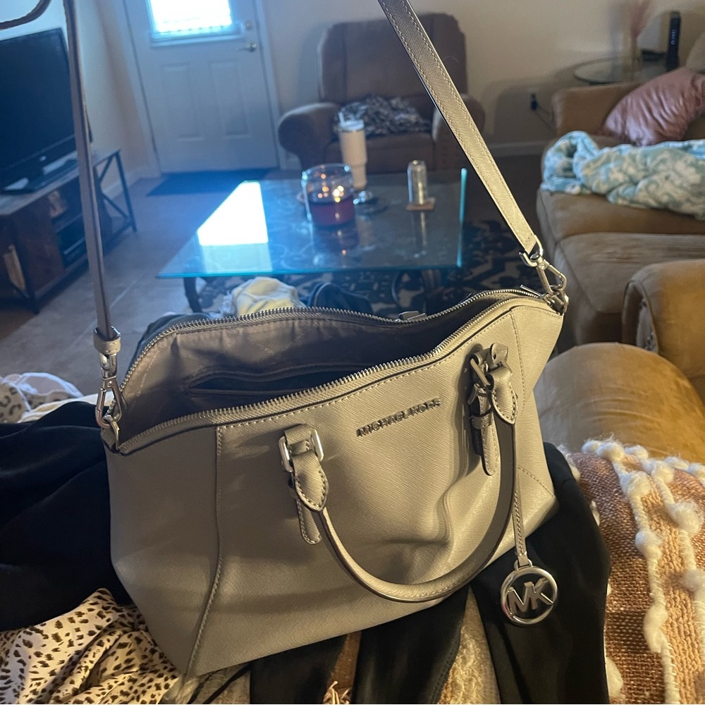 MK purse - Picture 2 of 2